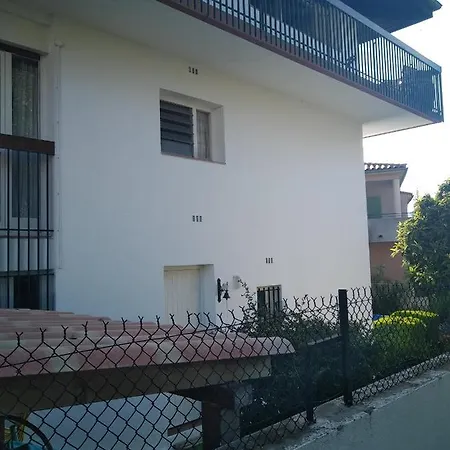 بيت خشبي Rez De Jardin Chez Anne *